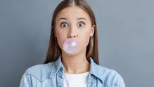 Yutulan sakız gerçekten midede 7 yıl kalıyor mu? İşte bilimsel gerçek!