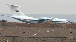 Suriye’de Rus güçleri çekiliyor mu? Esad sonrası ilk hamle! Rus uçağı Kamışlı’ya indi, gözler Moskova’da