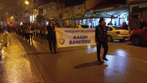 Bilecik'te Cumhuriyet Coşkusu Sokaklara Taştı! Kadın Bando Takımı Herkesi Büyüledi