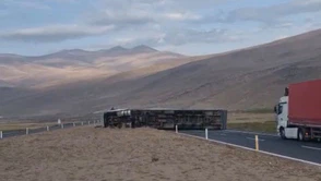 Iğdır-Doğubayazıt Yolunda Tır Dehşeti! Karayolu Trafiğe Kapandı