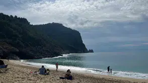 Yurt genelinde kar etkisini artırırken Alanya’da yazdan kalma günler şaşırttı: Şubat ayında deniz keyfi