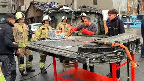 Sarıyer’de Elektrikli Araçta Korkutan Anlar: Serviste Batarya Dumanı ve Küçük Çaplı Patlama