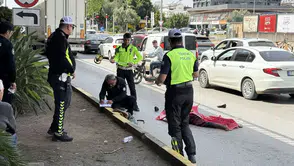 Antalya’da Feci Kaza: Mendil Satan Kadın TIR’ın Altında Kaldı