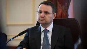 Sıra Dışarıdaki İnlerinde