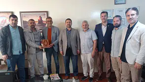 Hayrat Vakfından, Yenidevir Gazetesine ziyaret