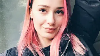 Müge Bayramoğlu Yeni Dizide Defne Karakteriyle Ekrana Dönüyor Müge Bayramoğlu Kimdir? Tiyatro Kökeni ve Yeni Projesiyle Dikkat Çekiyor