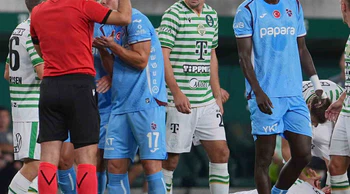 Trabzonspor deplasmanda 10 kişi kaldı! Ferencvaros ilk yarıyı önde tamamladı
