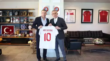 Andriy Shevchenko, TFF Başkanı Hacıosmanoğlu'nu ziyaret etti ve iş birliği projeleri değerlendirildi.