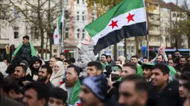 Şam'da Suriyeliler, Birlik Çağrısı Yaptı: Çatışmalar Sonrası Sokaklara Dökülen Halk, Ordu ve Güvenlik Güçlerini Destekledi