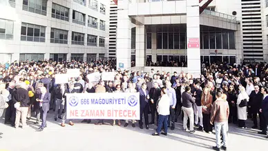 İstanbul Defterdarlığı önünde eylem! Kariyer Büro Sendikasından özlük açıklaması