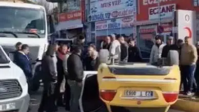 Elazığ’da Beton Mikseriyle Çarpışan Taksi Ters Döndü: 1 Kişi Yaralandı