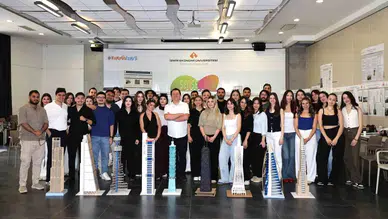 Dünyaca Ünlü Yapılar Depremde Nasıl Davranır? İEÜ Öğrencileri Cevabını Aradı