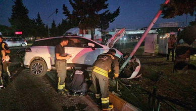 Çerkezköy’de iki otomobil kafa kafaya çarpıştı 3’ü çocuk 6 yaralı