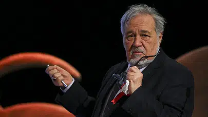 Yoğun bakım değilmiş! İlber Ortaylı hastaneden açıklama yaptı