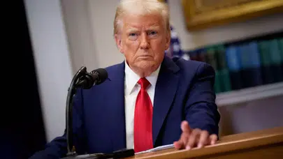 Trump Time Kapağını Görünce Çılgına Döndü: “Saçımı Yok Etmişler!”