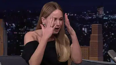 Jennifer Lawrence Gözyaşlarına Boğuldu! The Tonight Show’da Yayını Durduran Anlar