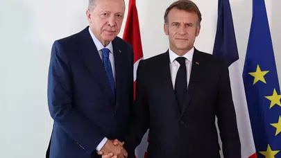 Erdoğan ve Macron Güney Afrika’da Bir Araya Geldi: G20 Zirvesi’nde Kritik Görüşme!