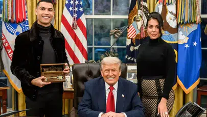 Beyaz Saray Ronaldo’ya teslim! Donald Trump’tan sembolik anahtar hediyesi
