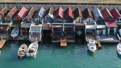 Deniz kenarında tapusuz villa skandalı! Balıkçı barınakları milyonluk malikaneye dönüştü