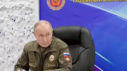 Kremlin alarmda! Rus diplomatların aileleri Venezuela’dan gizlice tahliye ediliyor