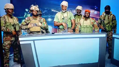 Benin’de Şok Darbe Girişimi! Askerler Devlet Televizyonunu Bastı, Başkanın Görevden Alındığını Duyurdu