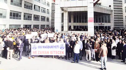 İstanbul Defterdarlığı önünde eylem! Kariyer Büro Sendikasından özlük açıklaması