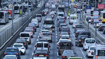 Trafikte Öfkesine Yenilen Vay Haline! Araç Durdurana 5 Yıla Kadar Hapis Cezası