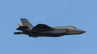 Hollanda semalarında gece yarısı alarmı! F-35'ler gizemli dron için havalandı