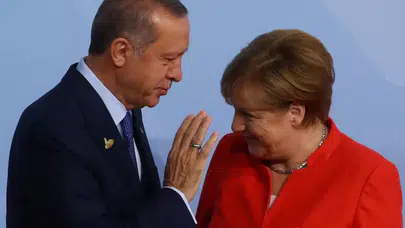 Erdoğan anlattı, Merkel şaşkınlıktan güldü! “Bayrağımı cebime koyunca bakakaldı”