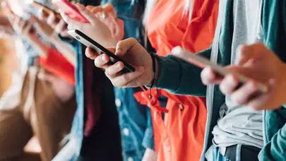 Öğrenciye Teknoloji Müjdesi! iPhone, Samsung, Konsol… Hepsi ÖTV’siz Geliyor ama Tek Şartla!