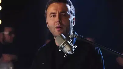 Ünlü gazeteci klip yıldızı çıktı! Mehmet Akif Ersoy’un şarkı sözleri olay yarattı