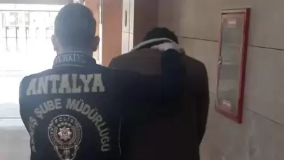 Antalya'da Kendisini MİT Görevlisi Olarak Tanıtan Dolandırıcı Yakalandı