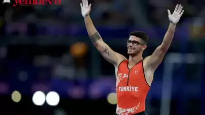 Milli atlet Ersu Şaşma, Fransa'da sırıkla atlamada şampiyon oldu ve Türkiye rekorunu egale etti