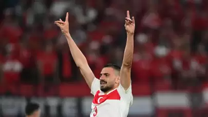 Merih Demiral, 'Bozkurt' Heykeliyle Buluştu: "İyi ki Yapmışım"