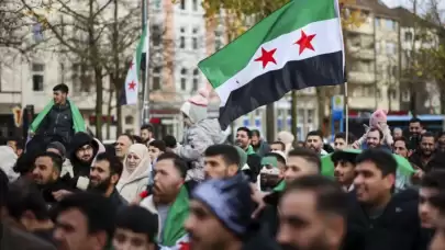 Şam'da Suriyeliler, Birlik Çağrısı Yaptı: Çatışmalar Sonrası Sokaklara Dökülen Halk, Ordu ve Güvenlik Güçlerini Destekledi