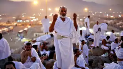 Dünyanın Sustuklarına Karşı Allah’a Açılan Eller