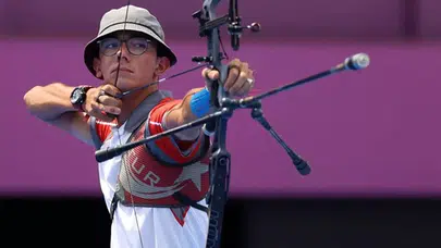 Mete Gazoz’un sevgilisi kim? Altın madalyalı şampiyon aşkını ilan etti, sosyal medya yıkıldı!