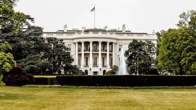 Washington’da Gece Yarısı Şüpheli Alarm! Beyaz Saray Önü Neden Kapandı?