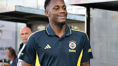 Jhon Duran sahaya çıkmadan yıldız oldu! Mourinho'dan tam not