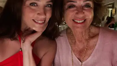 Cannes Buluşması Olay Yarattı! Ceren Benderlioğlu, Türk Sinemasının Efsanesi Sema Özcan’la Aynı Masada