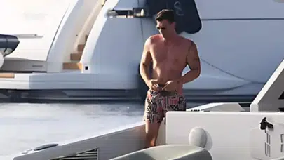 Kıvanç Tatlıtuğ Yalıkavak’ta Ortaya Çıktı! Lüks Yatıyla Tüm Dikkatleri Üzerine Çekti