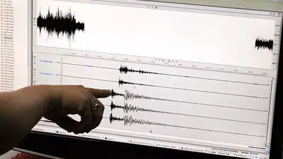 Sındırgı'da Bir Deprem Daha! 4 Büyüklüğündeki Sarsıntı Panik Yarattı