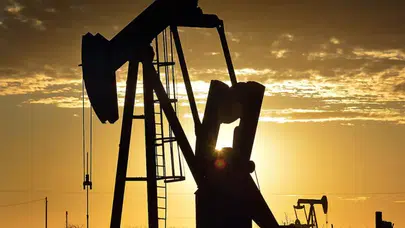 Petrolde büyük düşüş kapıda! 2026’da Brent 50 doların altına inebilir