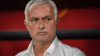 Jose Mourinho'dan Göztepe Maçı Sonrası Dikkat Çeken Açıklamalar: "Adil Sonuç, Duvar Gibi Savunma!"