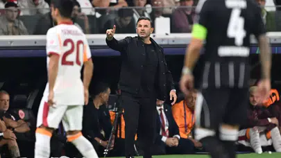 Frankfurt Hezimeti Sonrası Okan Buruk’a Sert Eleştiriler: “Avrupa’da İflas Etti”