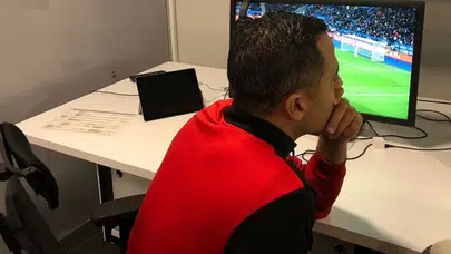 VAR Kayıtları Açıklandı: Fenerbahçe'nin Penaltı Kararındaki Tüm Diyaloglar Yayınlandı