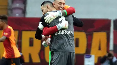 Vedası Duygulandırdı! Muslera'dan Kaleyi Devralan Uğurcan’a Anlamlı Mesaj