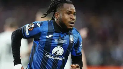 Ademola Lookman Nereli? Müslüman mı? Galatasaray ve Fenerbahçe’nin Gündemindeki Yıldız Hakkında Merak Edilenler