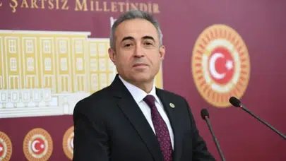 İrfan Karatutlu Kimdir? Nereli, Kaç Yaşında, Evli mi? İşte Siyasi Geçmişi ve Hayatı Hakkında Merak Edilenler