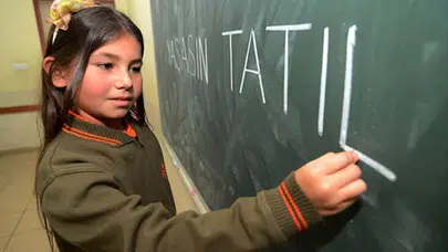 SÖMESTR TATİLİ 2026 TARİHLERİ | Yarıyıl Tatili Ne Zaman Başlıyor, Karneler Ne Zaman Verilecek? MEB 15 Tatil Takvimi